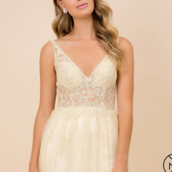 Pale yellow fitted formal evening gown with lace,beads. - Picture 2 of 6